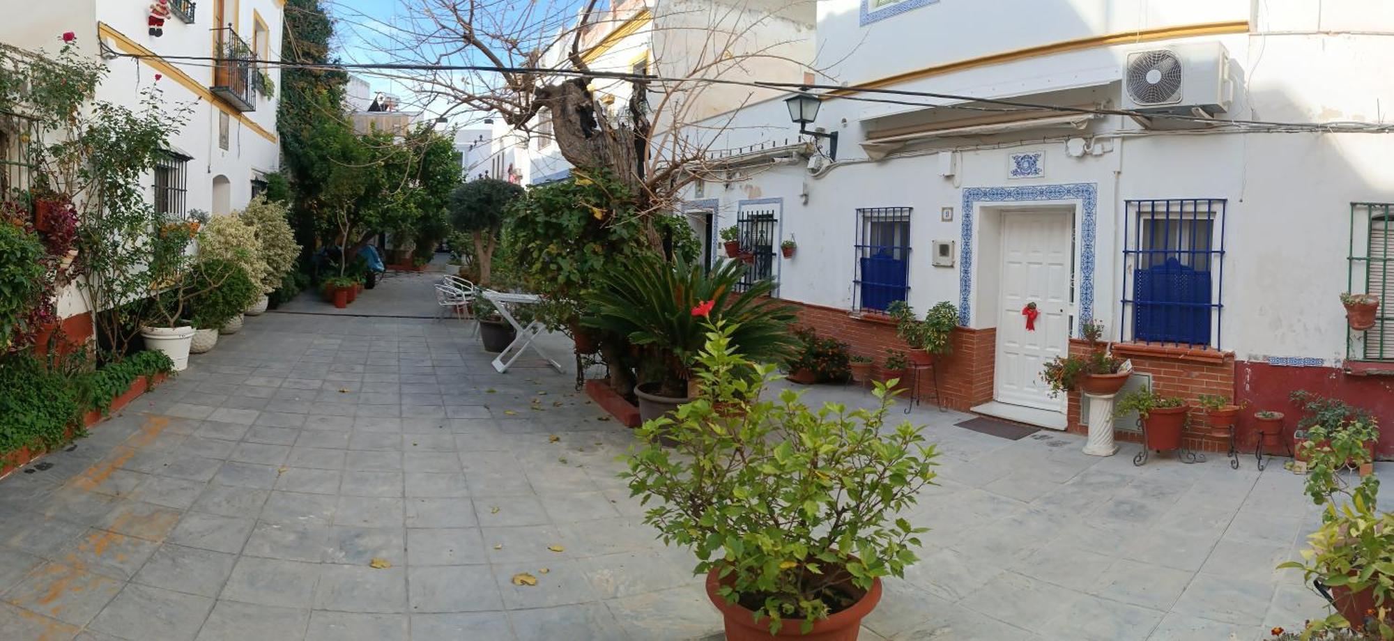 Tipico Y Pintoresco Patio De Vecinos, Con Encanto Seville Exterior photo