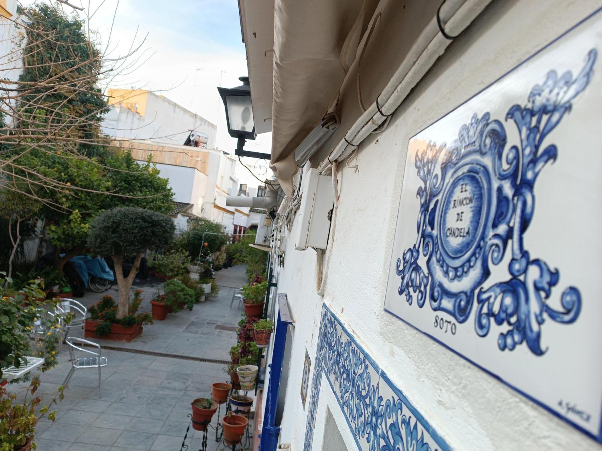 Tipico Y Pintoresco Patio De Vecinos, Con Encanto Seville Exterior photo